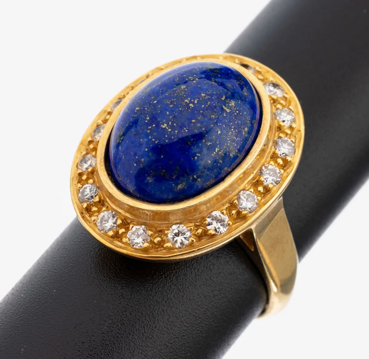 18 kt Gold Lapislazuli-Brillant-Ring, GG 750/000, mittig ovaler Lapislazuli-Cabochon,