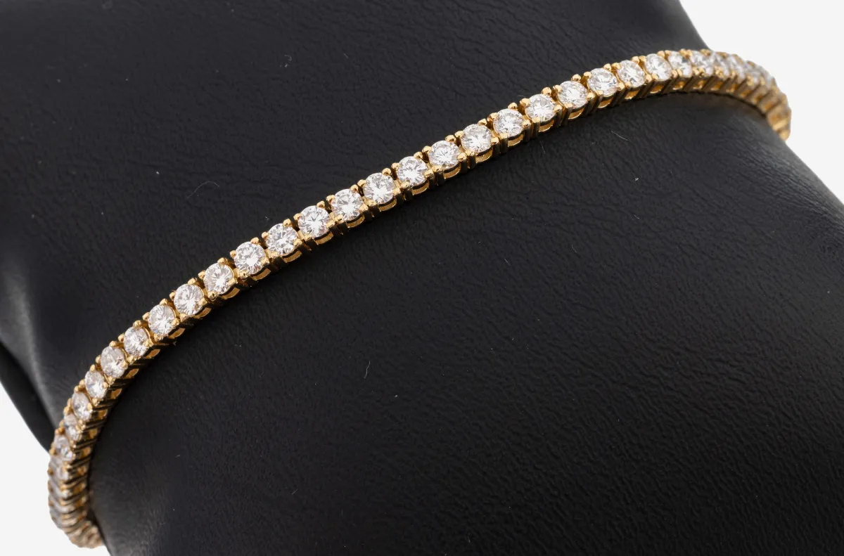 14 kt gold diamond line bracelet, yellow gold 585/000, 68 diamonds total approx. 3.50 ct