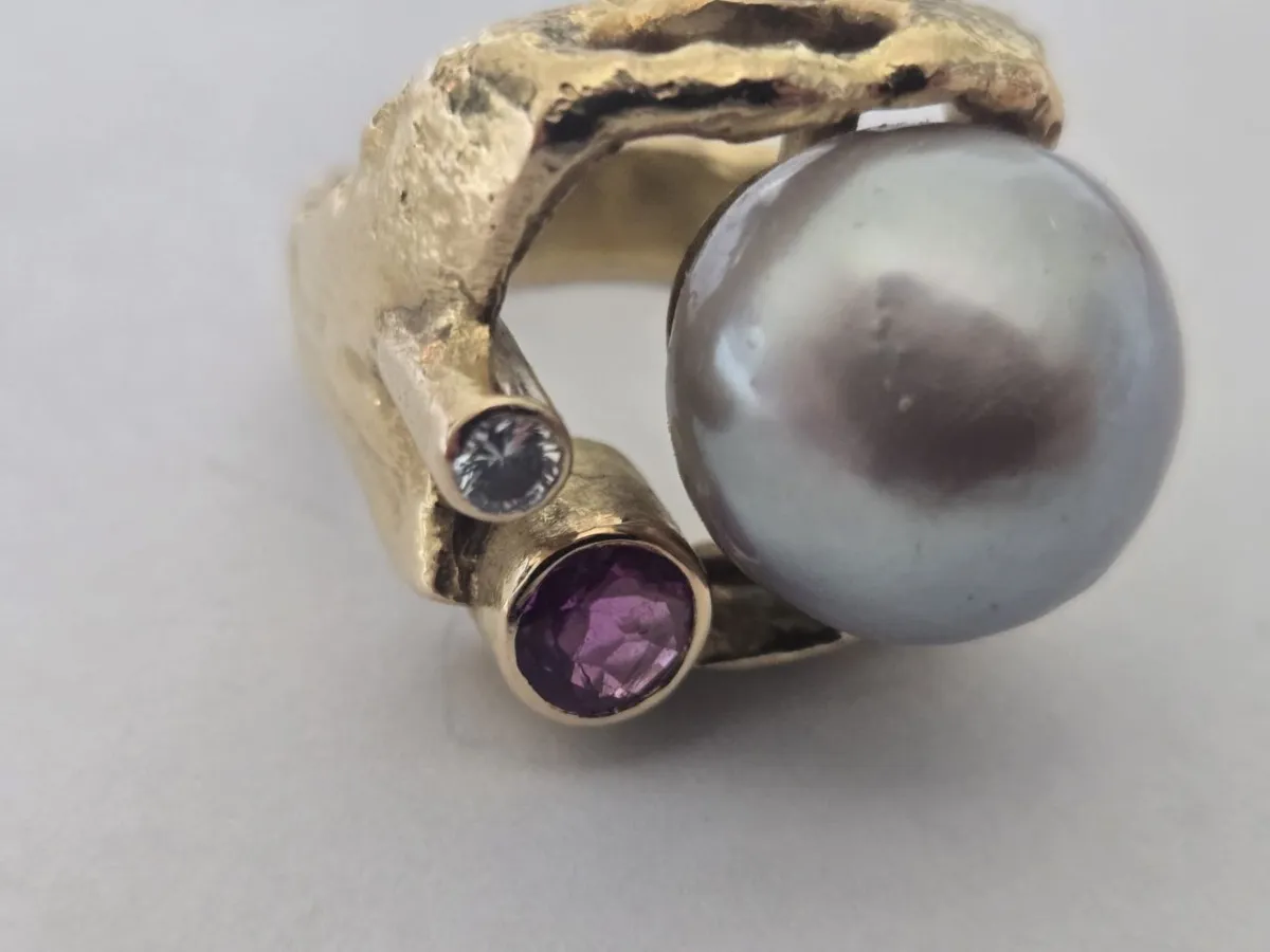Ring (mit großer Biwa-Perle, Rubin + Brillant)