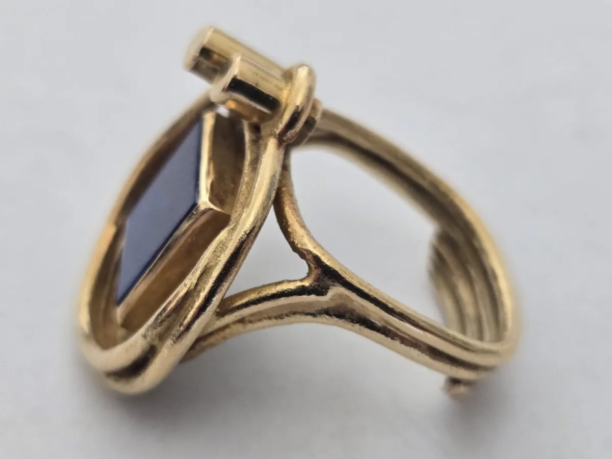 Ring (Ring mit rechteckigem Lapis)