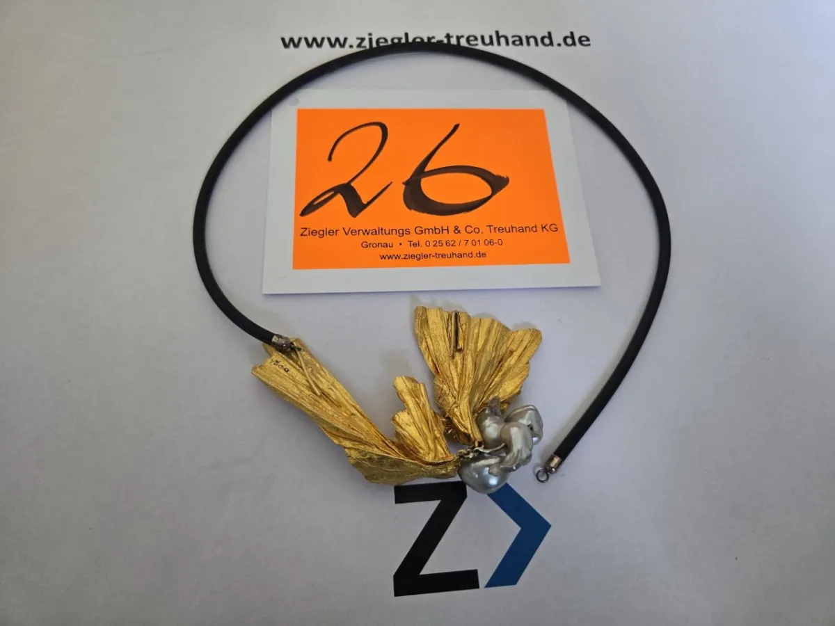 Kette (Halsschmuck in Feingold mit 4 grauen Barockperlen)