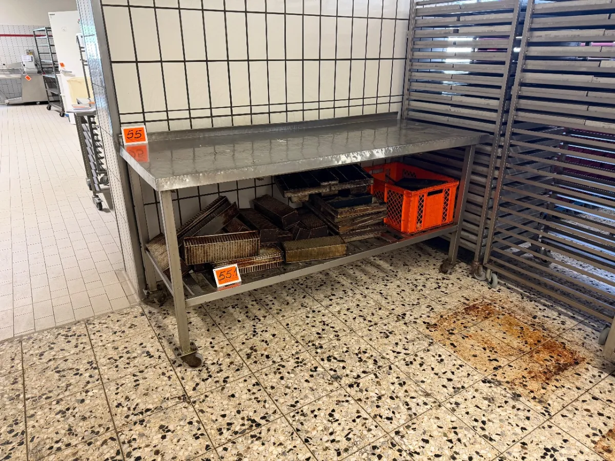 Stainless steel work table (dimensions: 190 x 80 x 97 cm)