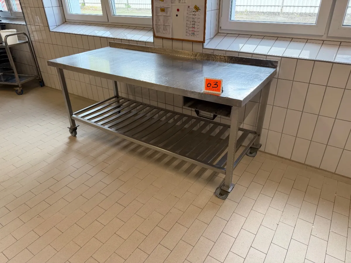 Stainless steel work table (dim.: 190 x 80 x 86 cm)