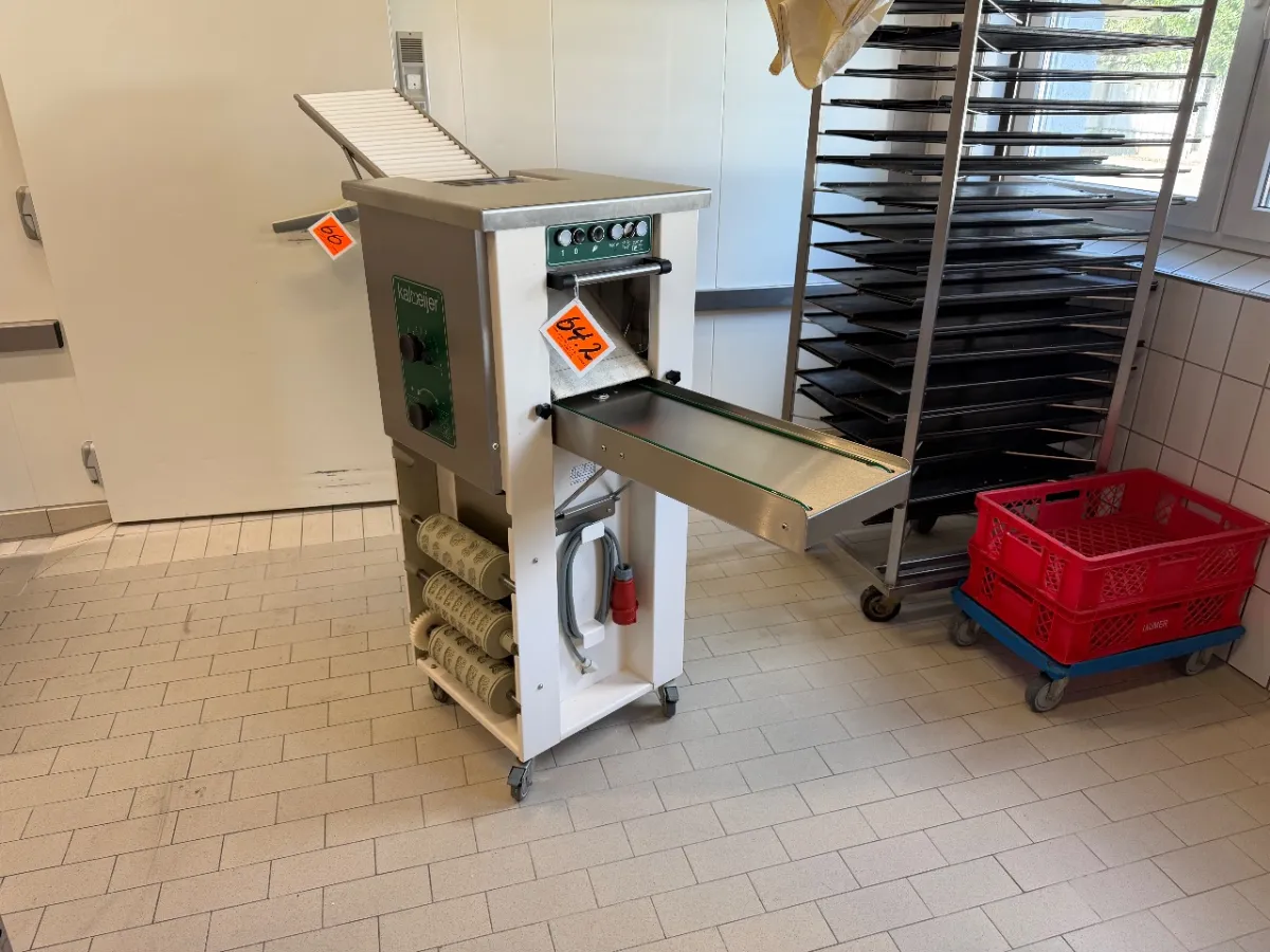 Pastry moulding machine (Kalmeijer)