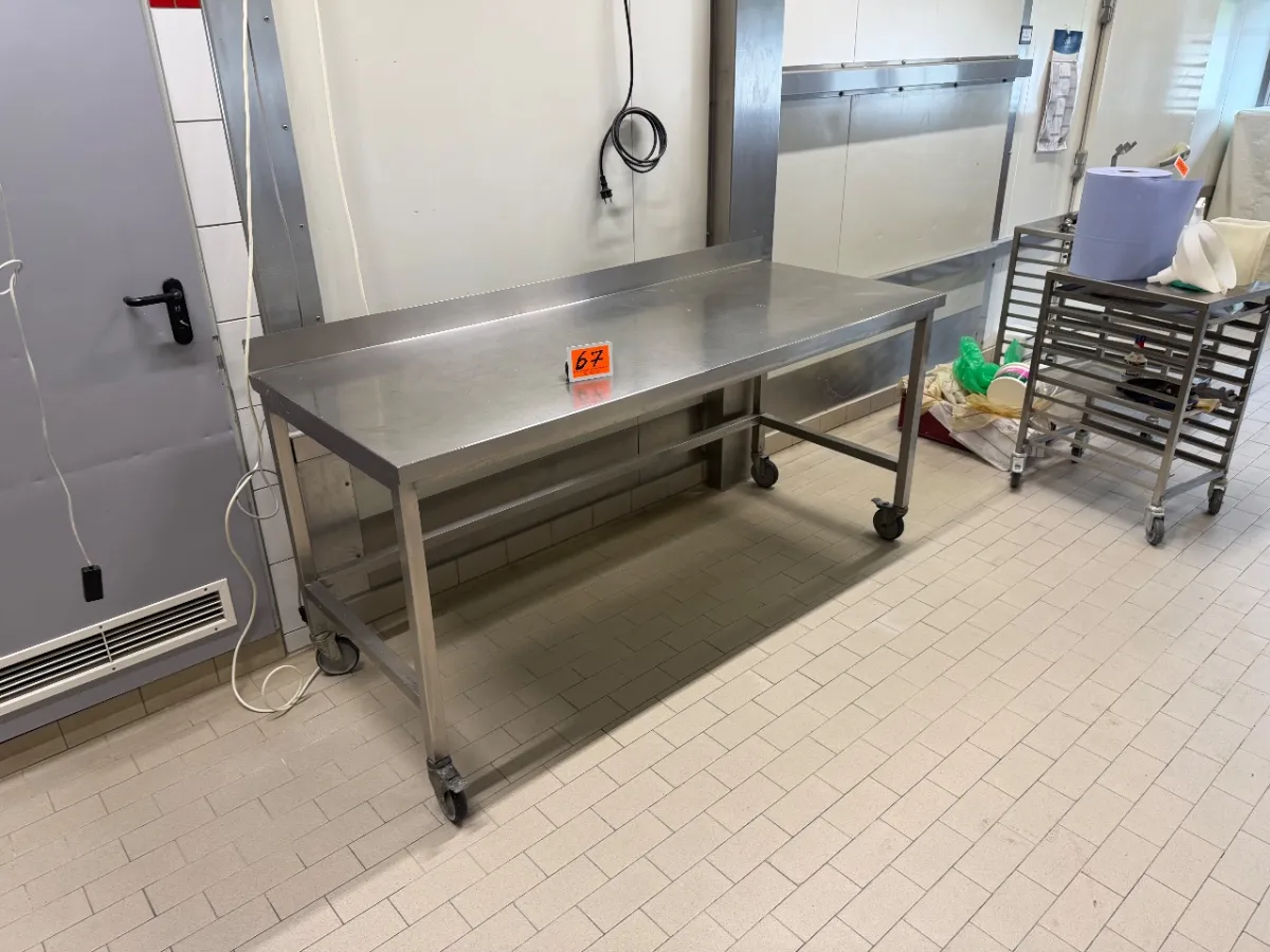 Stainless steel work table (dim.: 200 x 80 x 95 cm)