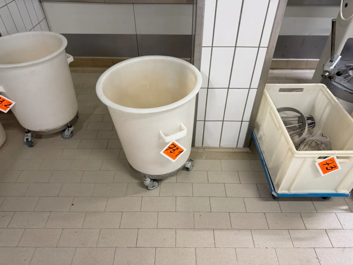 Bac en plastique (avec support mobile)