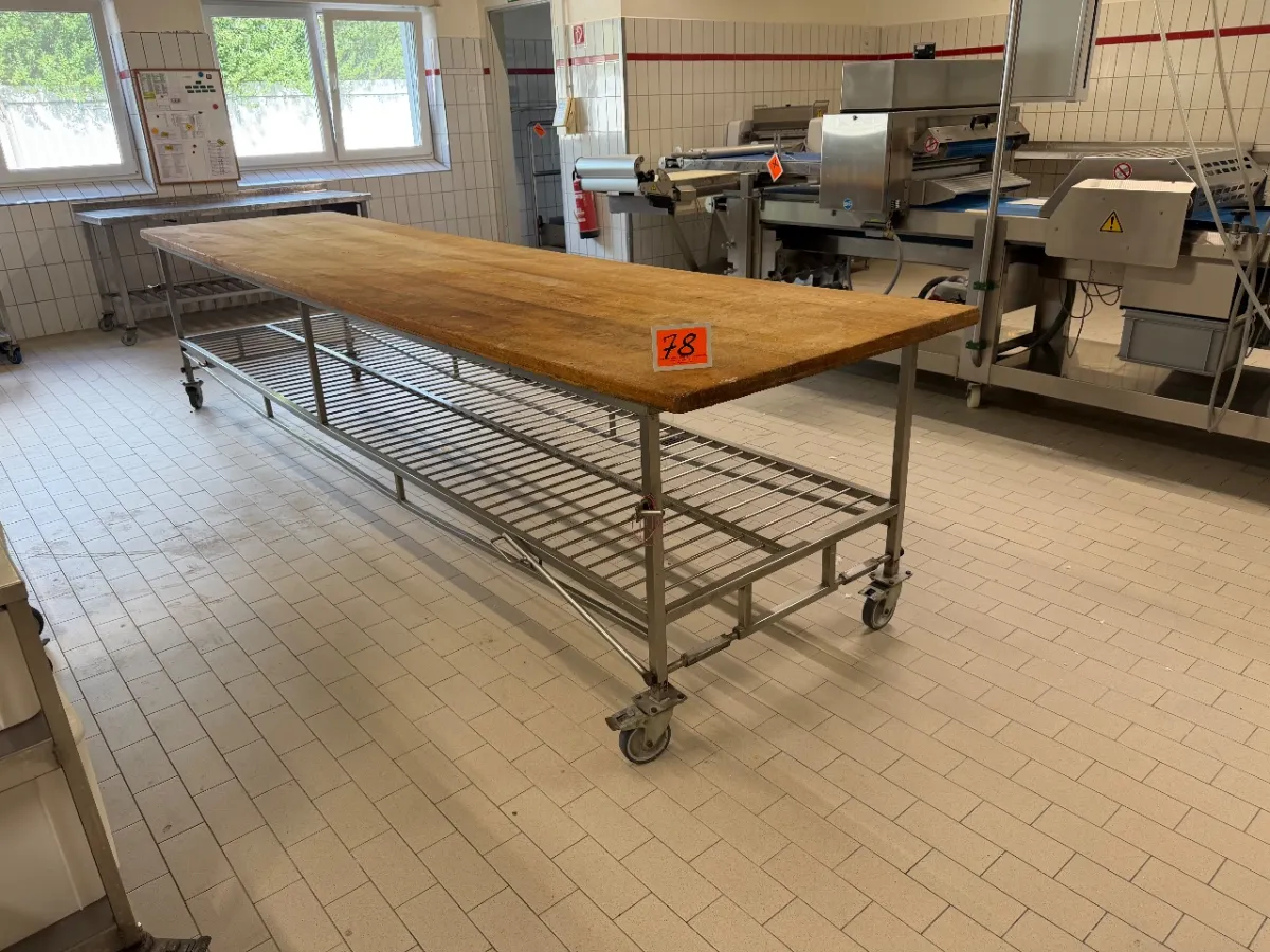 Work table (400 x 100 x 92 cm)