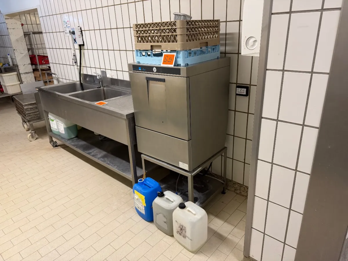 Bedrijfsvaatwasser (Hobart)