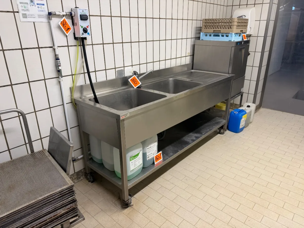 Double sink (dimensions: 200 x 70 x 92 cm)