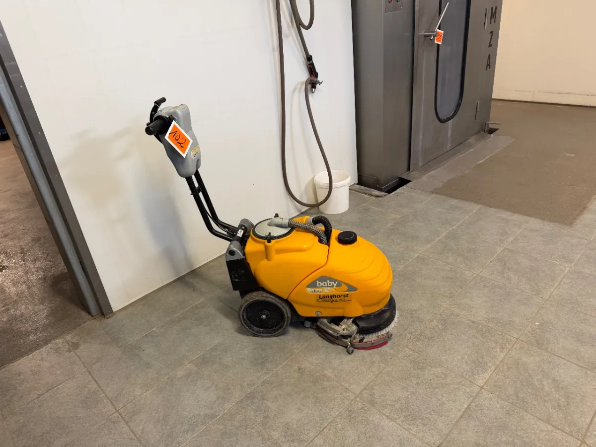 Cleaning machine (baby adiate)