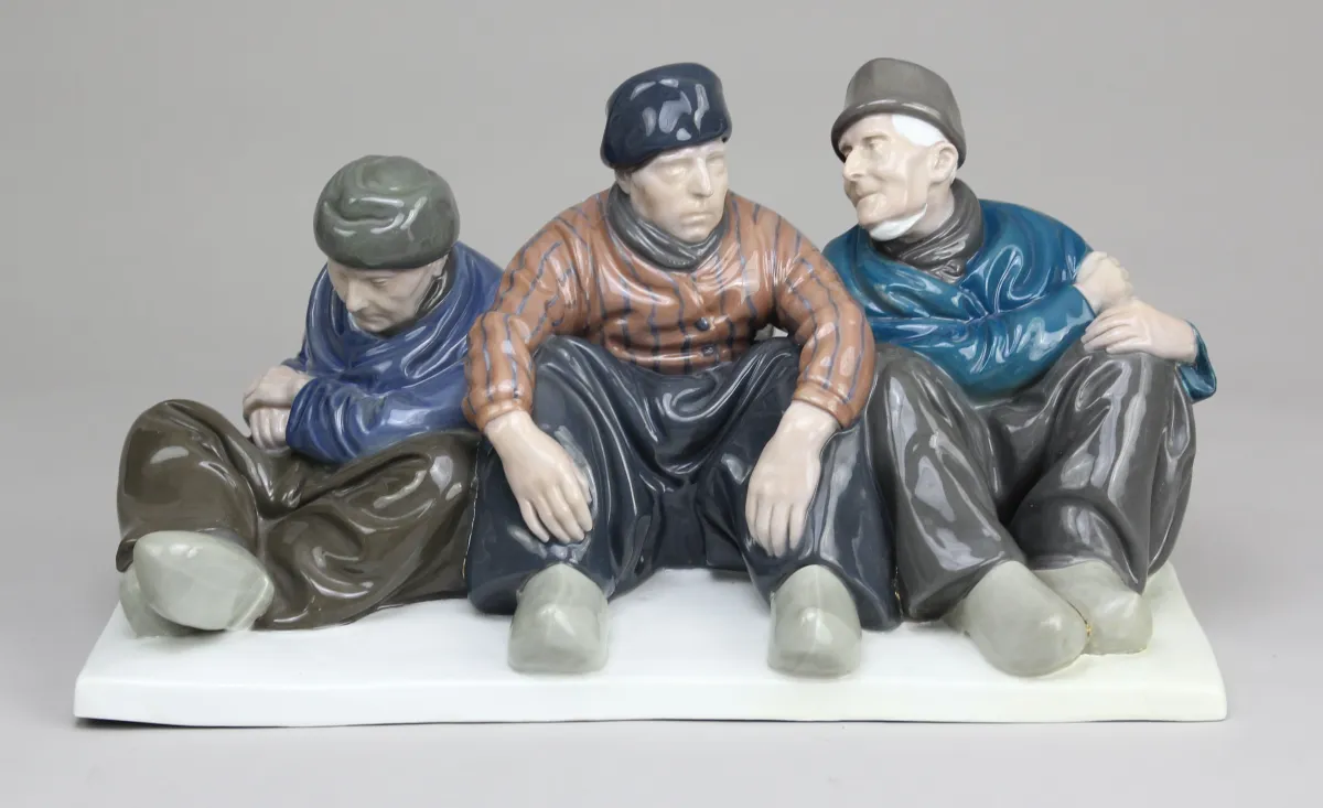 Large Meissen group "Three Volendam Fishermen" – porcelain painted underglaze, design Philipp Lange (1879 – 1964) 1911,…