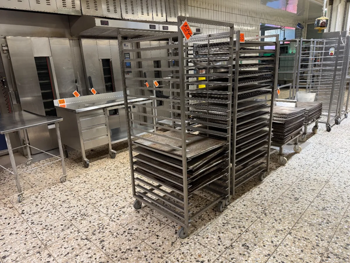 Stainless steel transport trolley (with 2-edge aluminium perforated sheets)