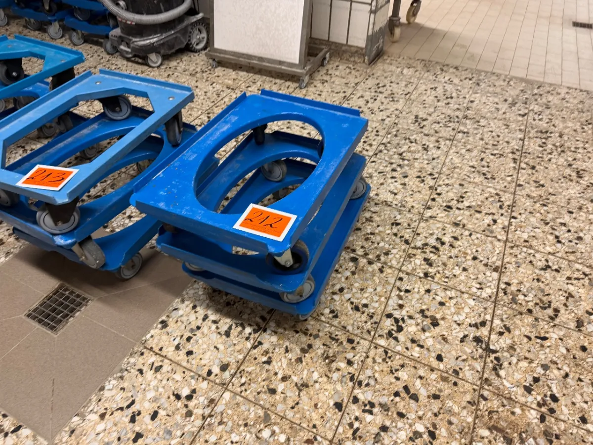 Posten fahrbare Untergestelle (3 Stück)