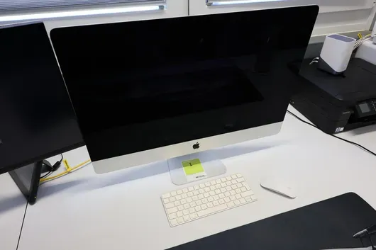 1 x Apple iMac 27"