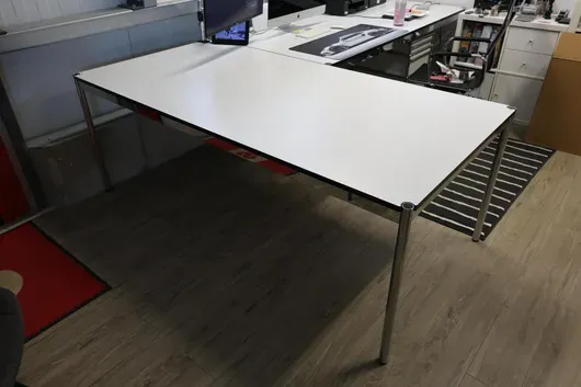 1 x USM Haller masa