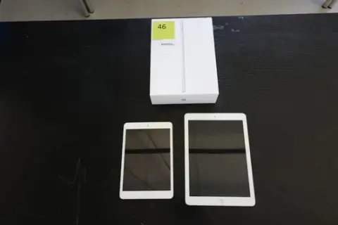 عدد 2 جهاز Apple iPad