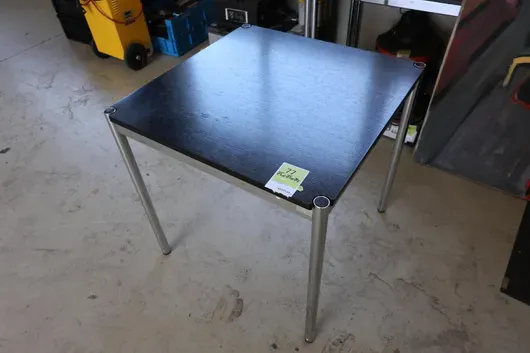 1 x USM Haller bord