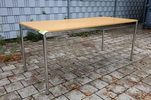 1 tavolo USM Haller