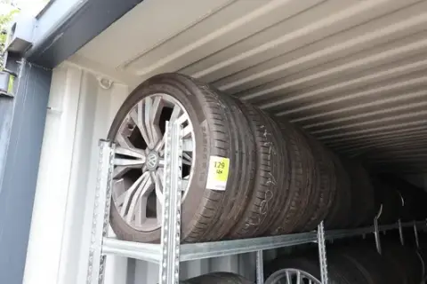 4 db VW Passat alumínium felni nyári gumikkal