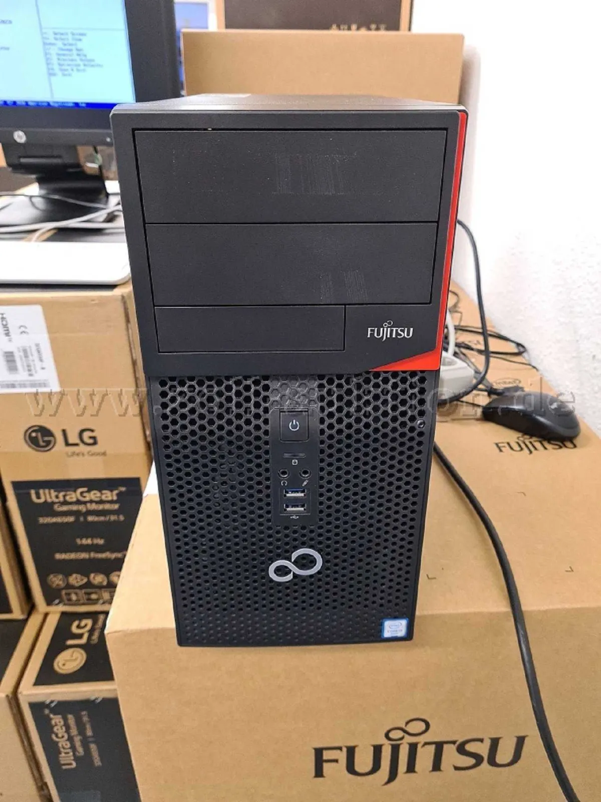 4 PC Fujitsu Esprimo P556/E90+ usati
