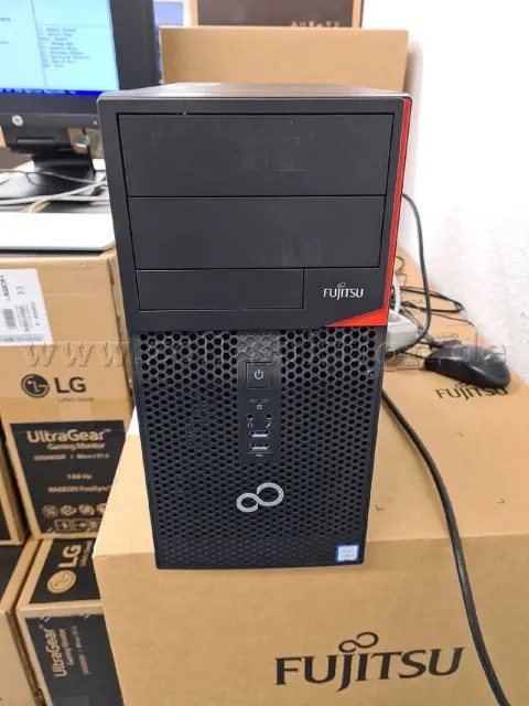 4 PC Fujitsu Esprimo P556/E90+ usati