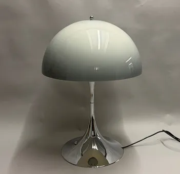 VERNER PANTON. Panthella masa lambası.