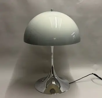 VERNER PANTON. Lámpara de mesa Panthella.