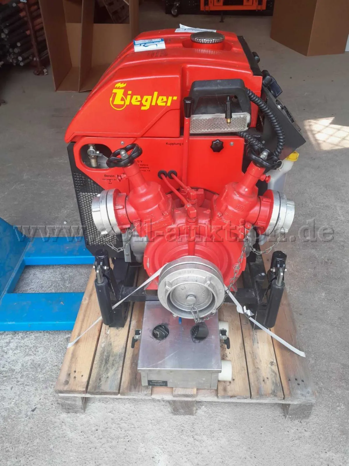 1 台 Ziegler FP 8/8 便携式消防泵，发动机损坏