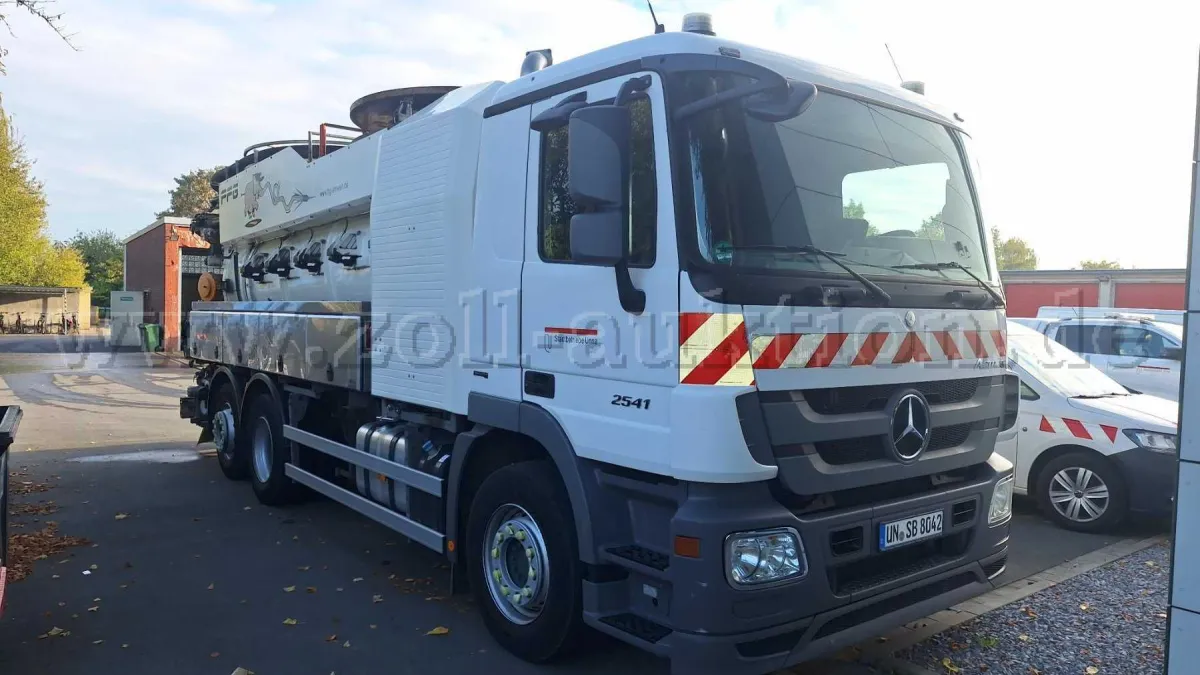 1辆梅赛德斯 Actros 3 下水道吸污清洗车 / FFG 上装