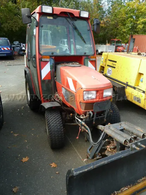 1 Yanmar Hakotrac 2100DA KE-200H