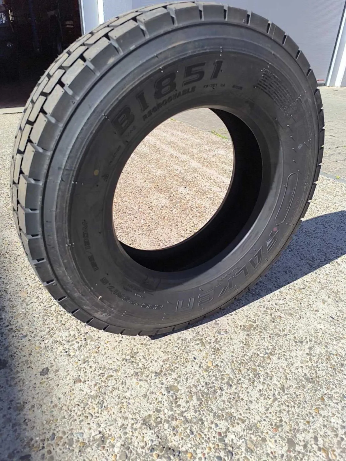 1条Falken轮胎型号BI851，235/75 R17.5 132/130M
