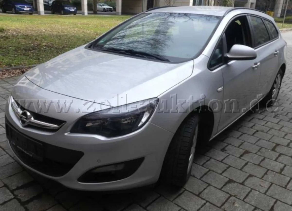 1 辆欧宝 Astra Sports Tourer 1.7 柴油 Edition