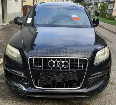 1 Audi Q7 3.0 TDI quattro cu cârlig de remorcare