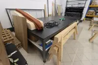 1 tavolo espositivo per montaggio