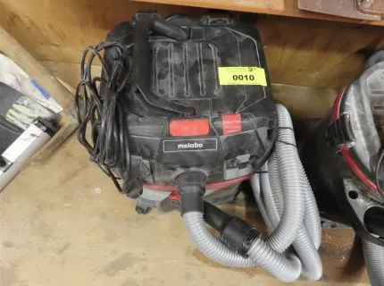 1 台工业干湿两用吸尘器,品牌:Metabo