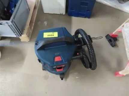 1 industrijski usisavač za mokro/suho usisavanje, marka: Bosch, tip: Professional