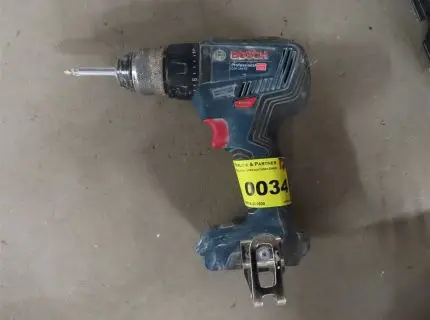 1 akumulatorski odvijač, proizvođač: Bosch, tip: Professional GSR, s priborom u kovčegu