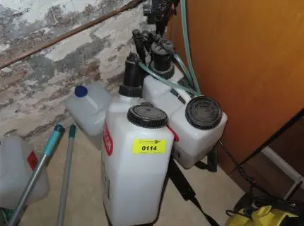 2 Sprühgeräte mit Huckepackfunktion