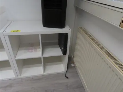 1 scaffale a cubi, 4 scomparti