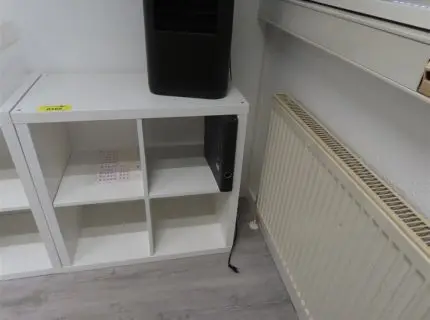 1 scaffale a cubi, 4 scomparti
