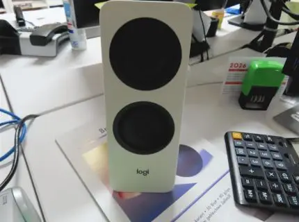 نظام صوتي واحد، العلامة التجارية: Logitech