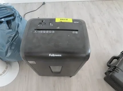 1 makulator, fabr.: Fellowes