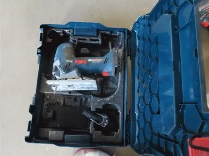 1 sierra de calar, marca: Bosch, tipo: GST 18V-125 S, en maletín