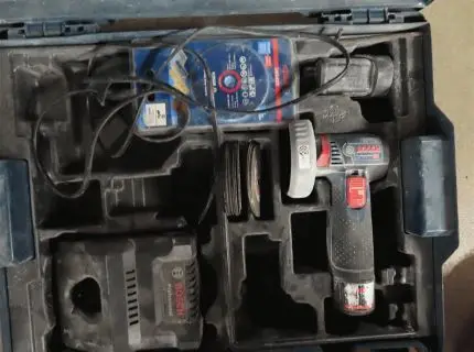 1 akku-vinkelsliber, fabr.: Bosch, type: GWS 12V-76, med tilbehør i kuffert