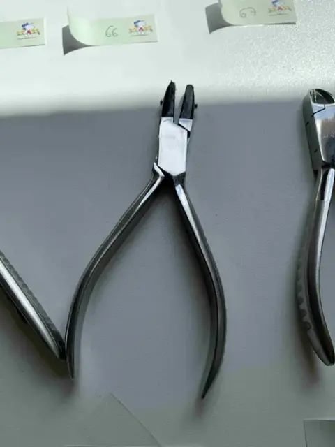 Alicate enderezador con mordazas de plástico / cortaalambres / alicate giratorio para lentes de gafas