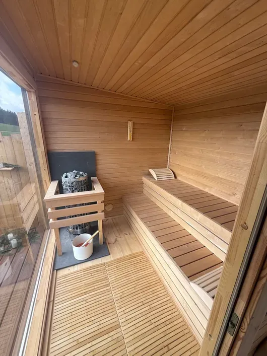 Tuinsauna met badkamer en rustruimte