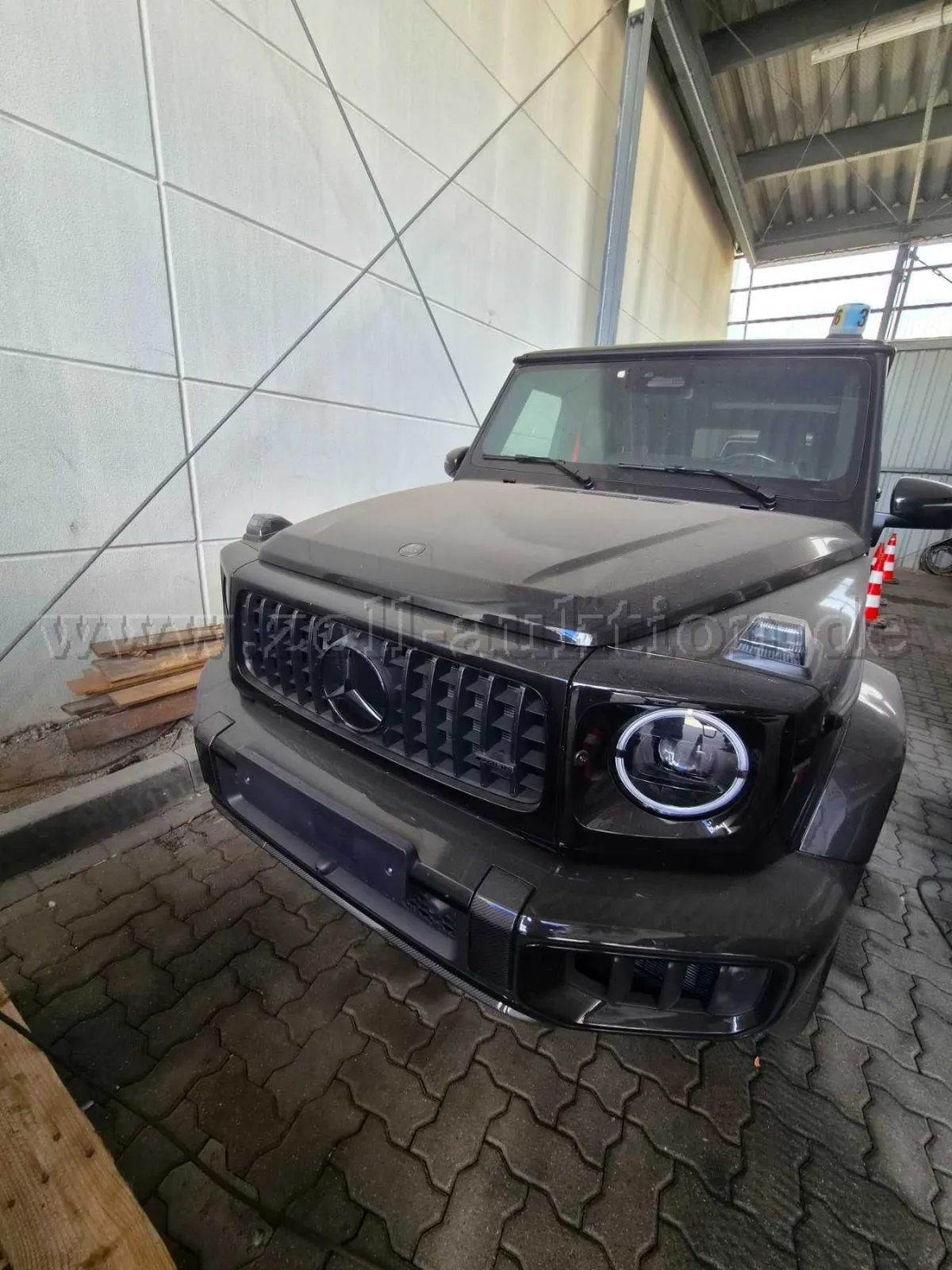 1 مرسيدس بنز AMG G 63 أسود