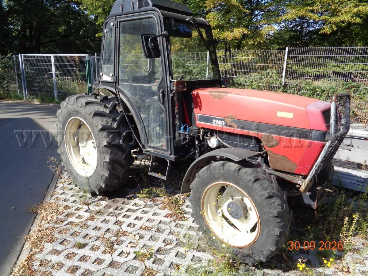 1 landbouwtractor Case International 2140 (deels gedemonteerd)