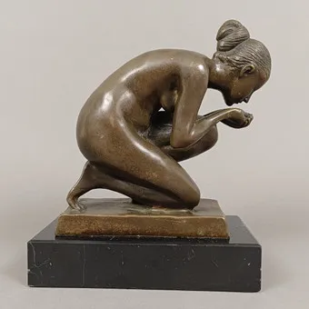 WENCK, ERNST。饮水女子，青铜，深棕色包浆，设计约1924年。