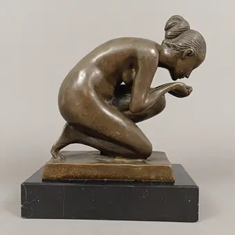 WENCK, ERNST. Femeie bând, bronz, patinat maro închis, schiță cca 1924.